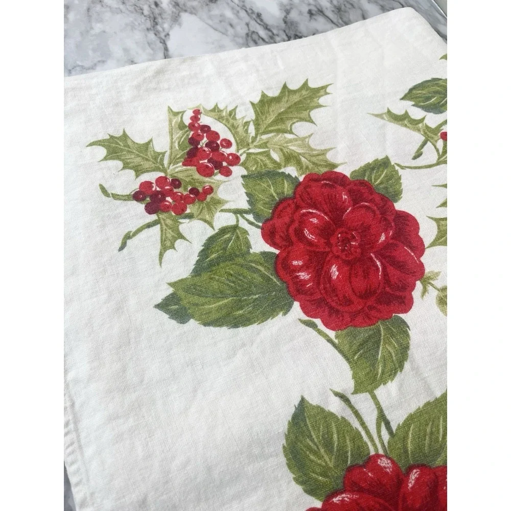 Vtg Holiday White Tablecloth‎ Red Floral Green Holly Berries Pattern Rectangular